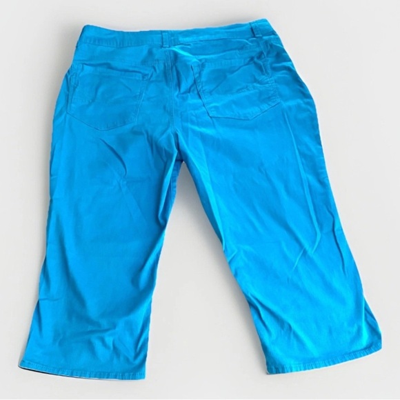 Riders By Lee Pants Women’s 16M Bright Blue Capri Mid Rise Casual Comfort - Picture 2 of 9